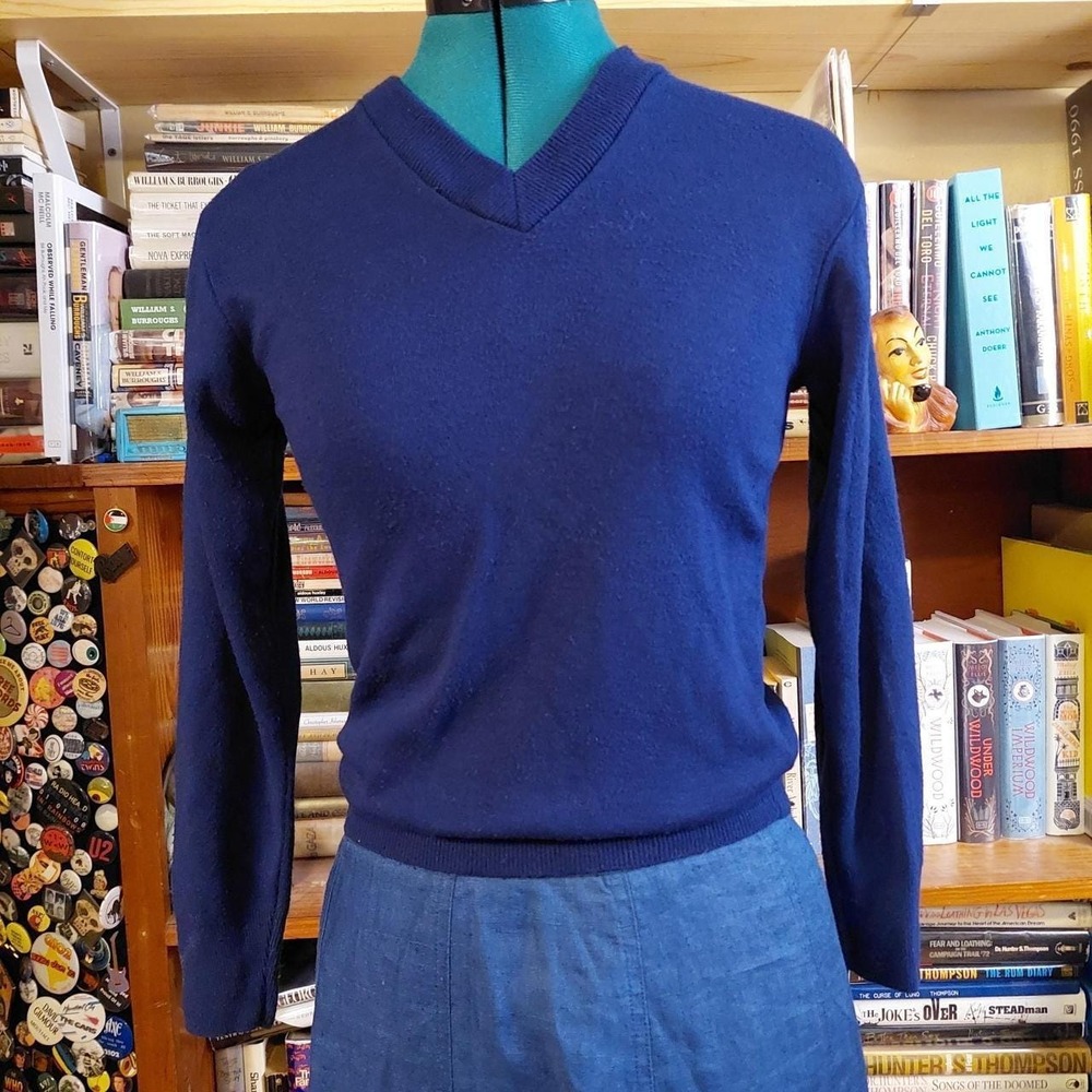 Vintage navy blue V-neck long sleeve sweater.